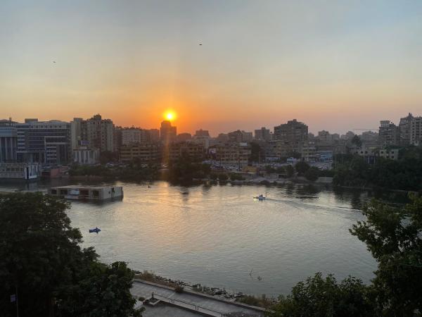 Nella foto è visibile l'oggetto Nile View Apartment in Zamalek Stays situato nella città di Il Cairo.