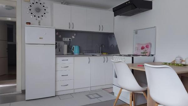 På billedet ses objektet Dina's house beliggende i byen Cazin.