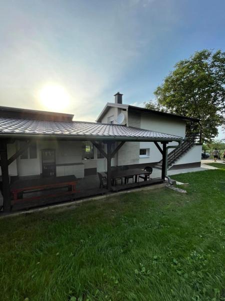 Auf dem Foto ist das Objekt Dumbovo Guest House in der Stadt Beočin zu sehen.