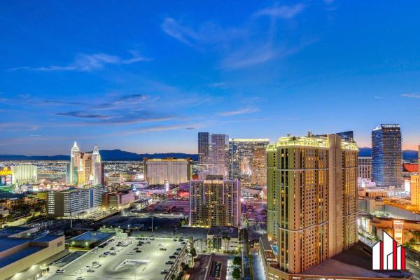 A la foto es mostra l'objecte MGM Signature-30-705 F1 Track & Strip View Balcony situat a la ciutat de Las Vegas.