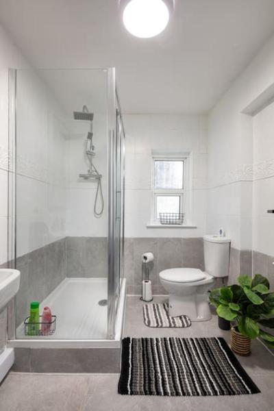 Foto 8: 2A - Bright & Airy 2 Bed Flat - 20 Mins to Central
