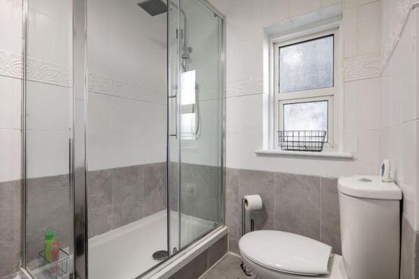 Foto 9: 2A - Bright & Airy 2 Bed Flat - 20 Mins to Central