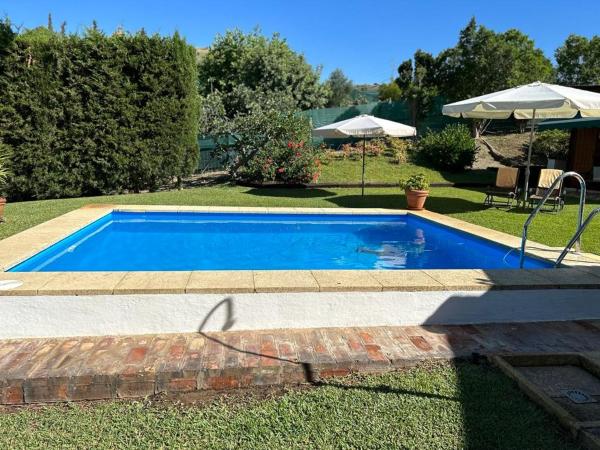 Na zdjęciu widoczny jest obiekt Casa Rural Cupiana Piscina privada Malaga położony w mieście Malaga.
