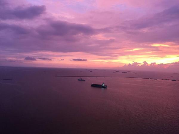 A la foto es mostra l'objecte Partial Ocean View Opposite the US Embassy situat a la ciutat de Manila.