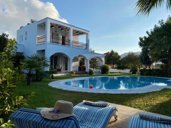 Photo 1 : Villa Sofia with garden, pool and lounge areas