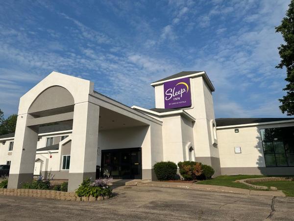 A la foto es mostra l'objecte Sleep Inn situat a la ciutat de Antigo.