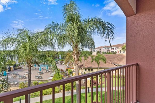 Στη φωτογραφία φαίνεται το αντικείμενο Cozy LAKEVIEW Condo w FREE Resort Access που βρίσκεται στην πόλη Ορλάντο.