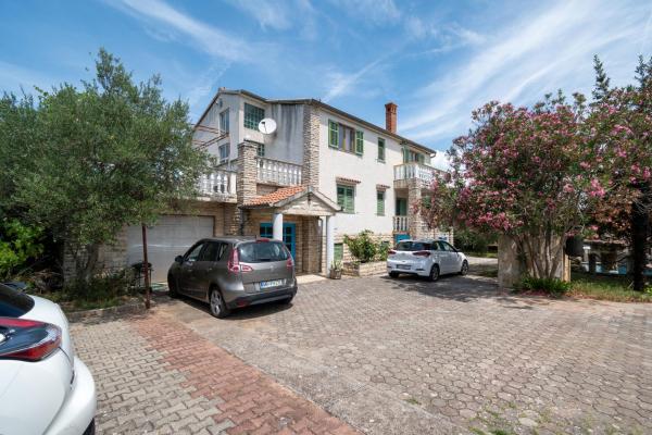 Auf dem Foto ist das Objekt Triple Room Mrljane 327a in der Stadt Neviđane zu sehen.