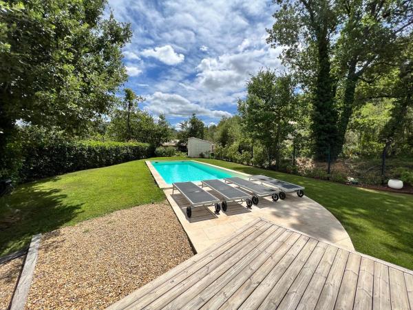 A la foto es mostra l'objecte Luxury Villa with Pool en Provence situat a la ciutat de La Cride.