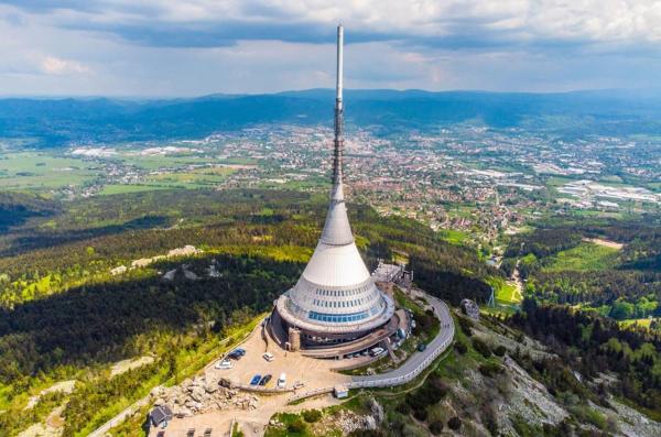 Na zdjęciu widoczny jest obiekt Pod lípou położony w mieście Liberec.