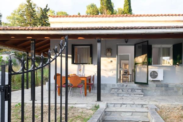 A la foto es mostra l'objecte Notus Vacation House situat a la ciutat de Lefkímmi.