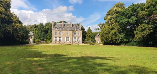 På billedet ses objektet chateau du Bois-Riou beliggende i byen Aucaleuc.