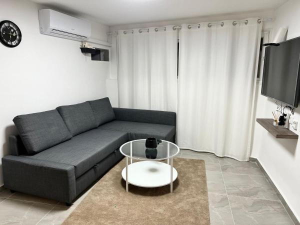 Na foto é possível ver o objeto דירת אירוח ימית localizado na cidade de Kefar Ruppin.
