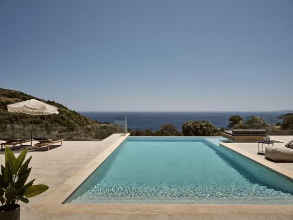 写真にはアイオス・ニコラオス市にあるElle Lux Villa, Essence of Endless Blue, By ThinkVillaが写っています。