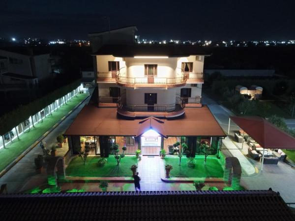 Na fotografii je vidět objekt Drini Hotel nacházející se ve městě Durrës.