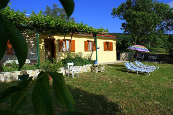 Na zdjęciu widoczny jest obiekt HOUSE VEZO położony w mieście Raša.