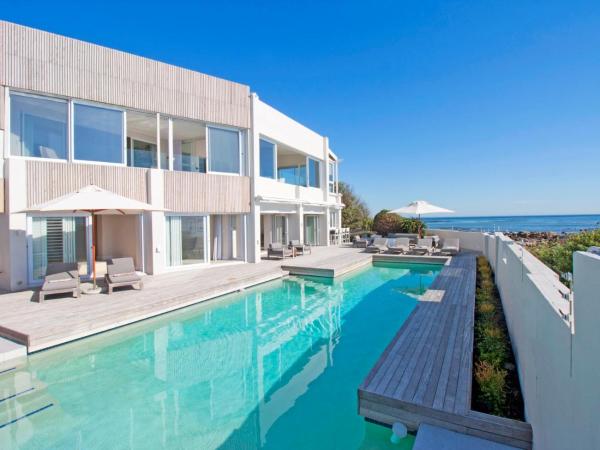 写真にはコメキー市にあるThe Bay Houseが写っています。