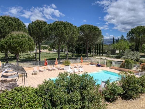 På billedet ses objektet Logis Hôtel Le Manoir - Luberon beliggende i byen Apt.