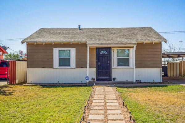 A la foto es mostra l'objecte Quaint Midland Home about 1 Mi to Downtown! situat a la ciutat de Midland.