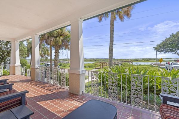 På bildet vises objektet Bella Vista Waterfront Villa som ligger i byen St. Augustine.