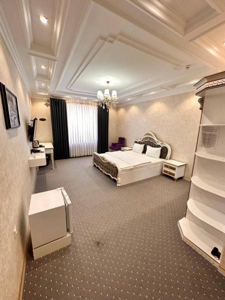 照片显示了位于Bukhara市的Suleyman hotel物件。