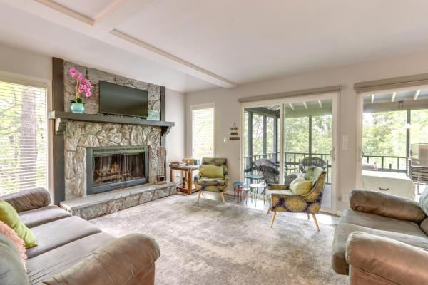 A la foto es mostra l'objecte Hot Tub + Fire Pit: Margaritaville Resort Home! situat a la ciutat de Osage Beach.