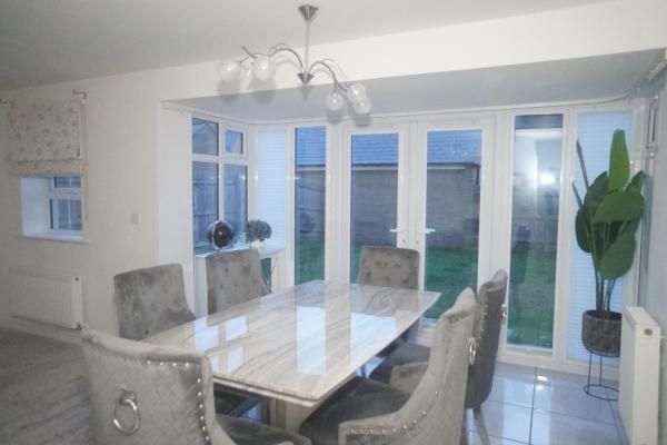 Foto 6: Nirvana - 4 Bedroom Luxury Home ideal for Holidays, Executives and Contractors