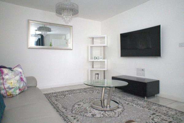 Foto 7: Nirvana - 4 Bedroom Luxury Home ideal for Holidays, Executives and Contractors