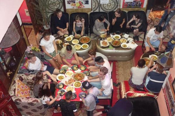 照片显示了位于Marrakech市的Hostel Marrakech Rouge物件。