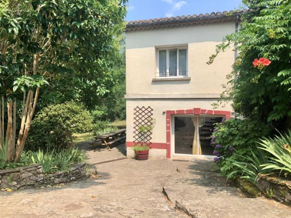 På billedet ses objektet Gîte Le Nébuzon beliggende i byen Rosis.