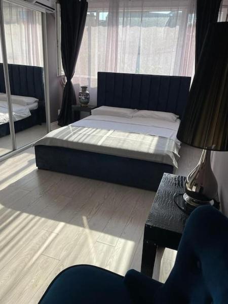 A la foto es mostra l'objecte Lucomi's Apartment situat a la ciutat de Bucarest.