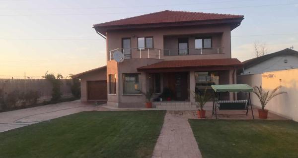 Na fotografii je vidět objekt Casa Loredana nacházející se ve městě Arsa.