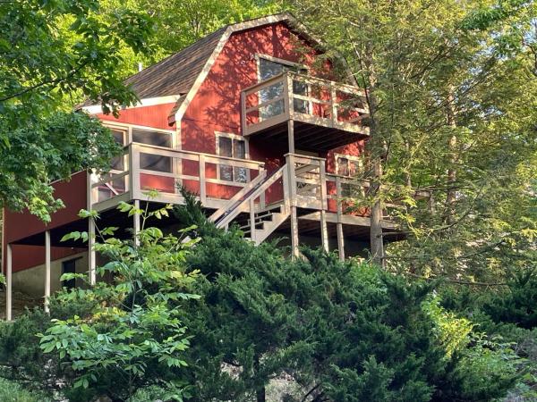 På billedet ses objektet Saw Creek Cabin - Regent Hilltop beliggende i byen Bushkill.