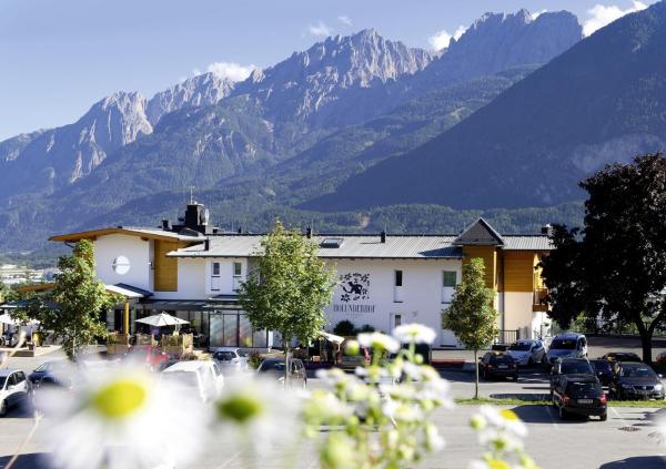Na zdjęciu widoczny jest obiekt Hotel Holunderhof położony w mieście Lienz.