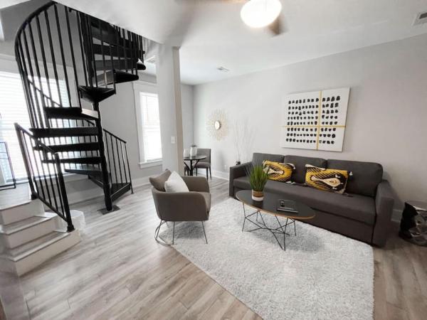A la foto es mostra l'objecte Full Building Huge Downtown Retreat Walkable to Everything situat a la ciutat de Cincinnati.