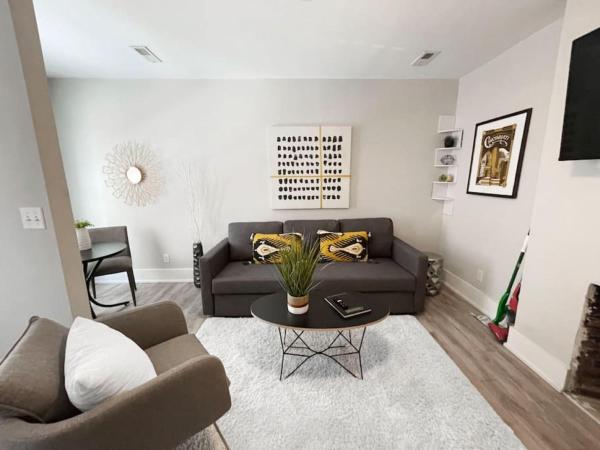 A la foto es mostra l'objecte Quiet 1-Bedroom Loft near Entertainment District situat a la ciutat de Cincinnati.