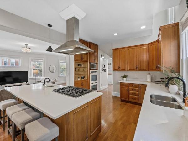 A la foto es mostra l'objecte Deluxe 6 Bedroom 3 Min to Downtown w 2-car Driveway situat a la ciutat de Cincinnati.