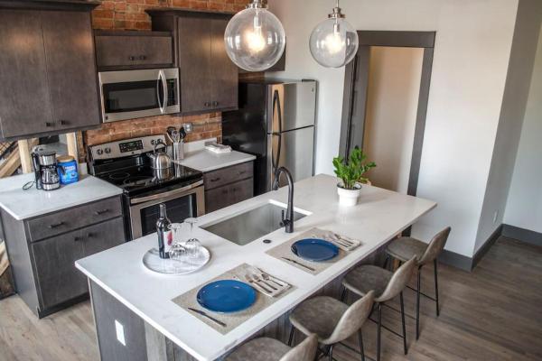 A la foto es mostra l'objecte Gorgeous Condo in the Heart of OTR Free Parking situat a la ciutat de Cincinnati.