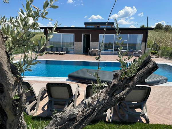 Na fotografii je vidět objekt Top Villas Durres nacházející se ve městě Durrës.