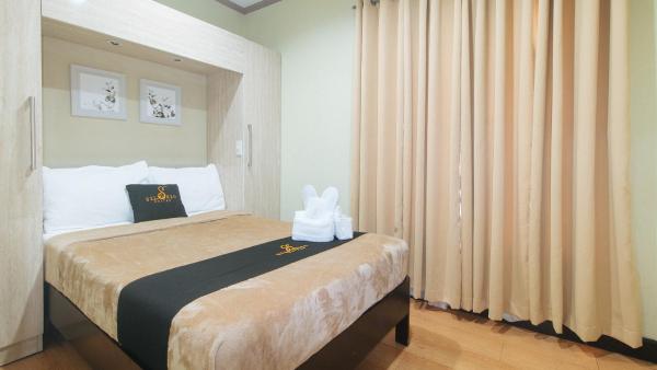A la foto es mostra l'objecte 153 Silverio Suites Paranaque City situat a la ciutat de Manila.