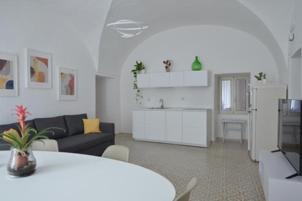 A la foto es mostra l'objecte Casa Dante situat a la ciutat de Catània.