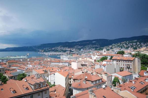 På billedet ses objektet Tiny Apartment beliggende i byen Trieste.