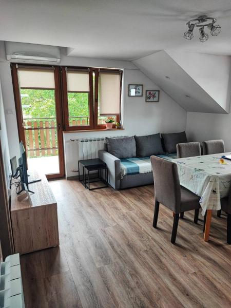 På billedet ses objektet Apartman 2 RIBIČ beliggende i byen Ogulin.