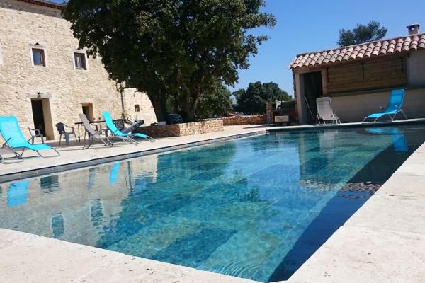 A la foto es mostra l'objecte Bastide provençale au cœur de la Provence Verte situat a la ciutat de Rians.