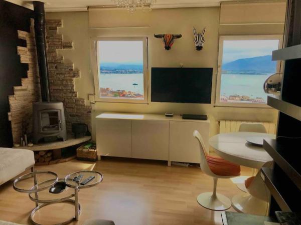 På billedet ses objektet Bahia Views beliggende i byen Santander.