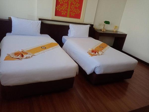 A la foto es mostra l'objecte Grand Phranakhon Hotel situat a la ciutat de Ban Chai Sing.