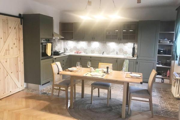 Lovely And Freshly Renovated Apartment In Praha 10, Prag