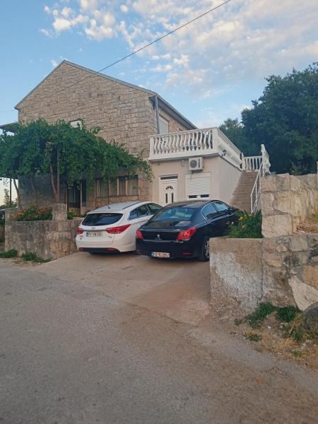 A la foto es mostra l'objecte Jovanluka situat a la ciutat de Gradina.