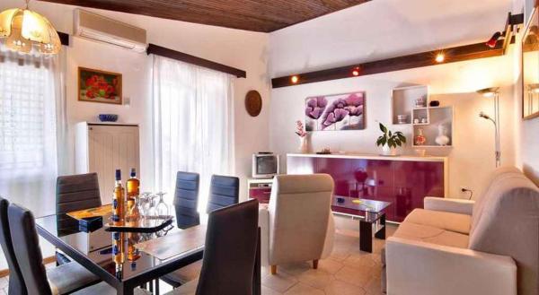 Na fotografii je vidět objekt Apartment in Valbandon Istrien 8354 nacházející se ve městě Valbandon.