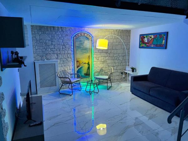 A la foto es mostra l'objecte casa esmeralda situat a la ciutat de Nàpols.